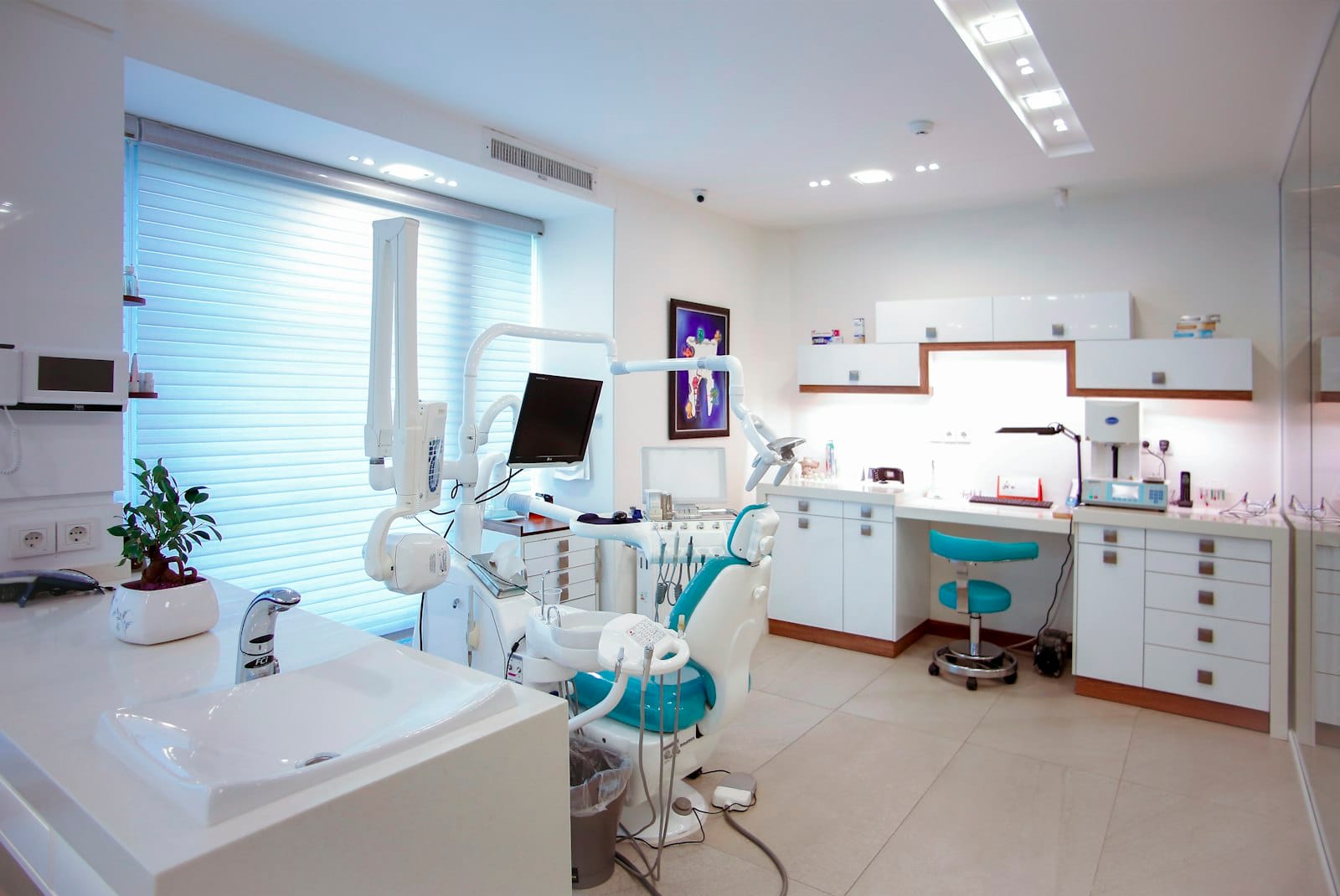 Software Dentário em Angola: Dental Management That Finally Speaks Portuguese — DentalKing Software