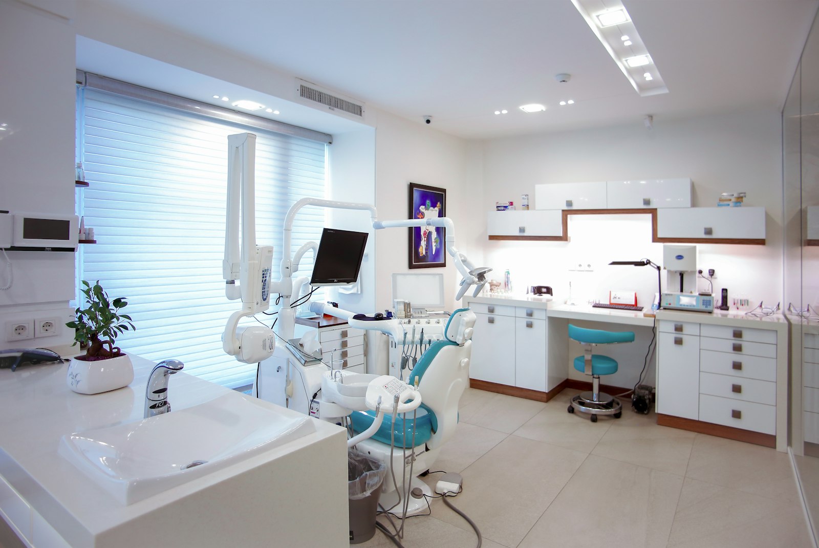 Best Dental Software in Nigeria: A 2026 Buyer’s Guide for Dental Clinics — DentalKing Software